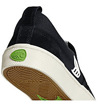 Cariuma Slip-On Pro - Sneakers - Herren, Black/White
