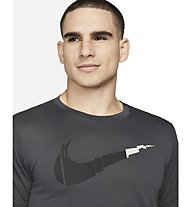 Nike Dri-FIT Graphic Training - T-Shirt Fitness - Herren, Grey