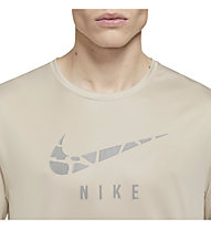 Nike Dri-FIT Run Division - Laufshirt - Herren, Light Brown