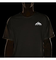 Nike Dri-FIT Solar Chase - Trailrunningshirt - Herren, Beige